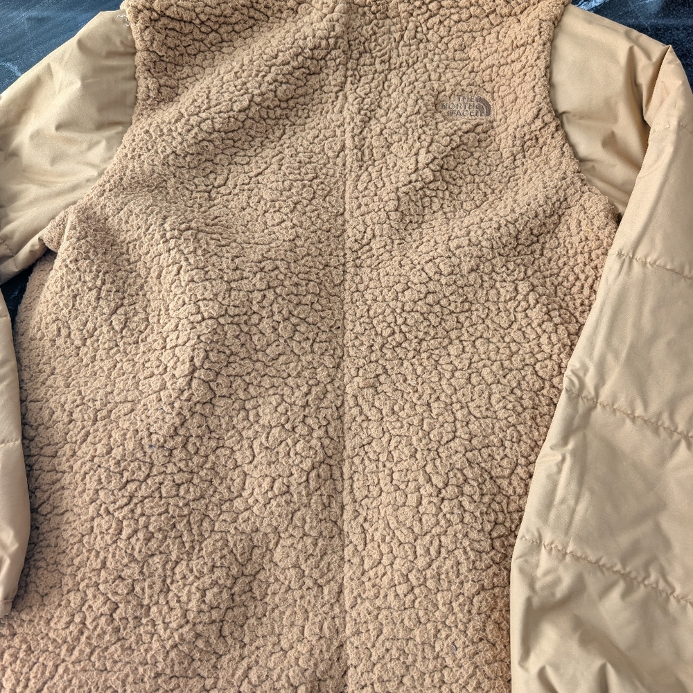 The North Face Reversible Tan Puffer Jacket with Fleece - Picture 4 of 4